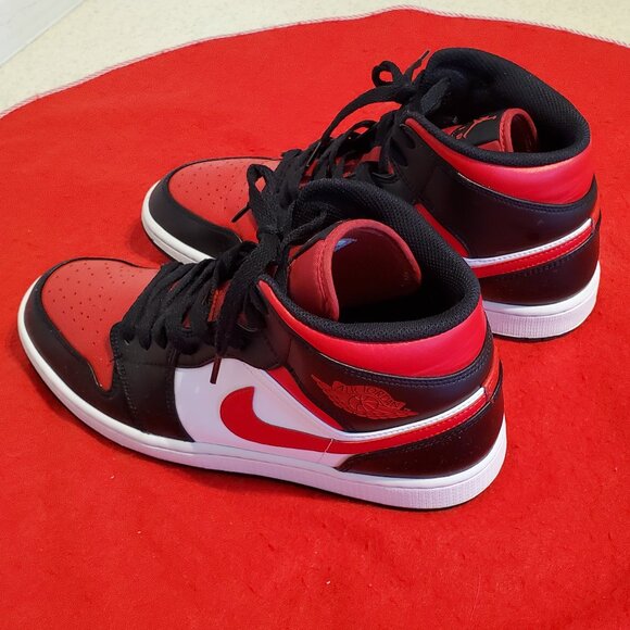 Nike Air Jordan 1 Men's Mid Size 11 Gorgeous BRED Black, Fire Red & White MINT! - Picture 7 of 12